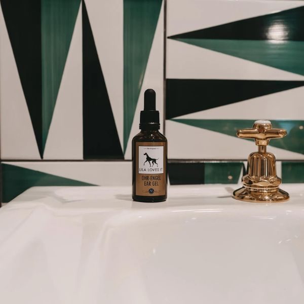 LILA LOVES IT // Help for ear itching and irritation (ear gel)