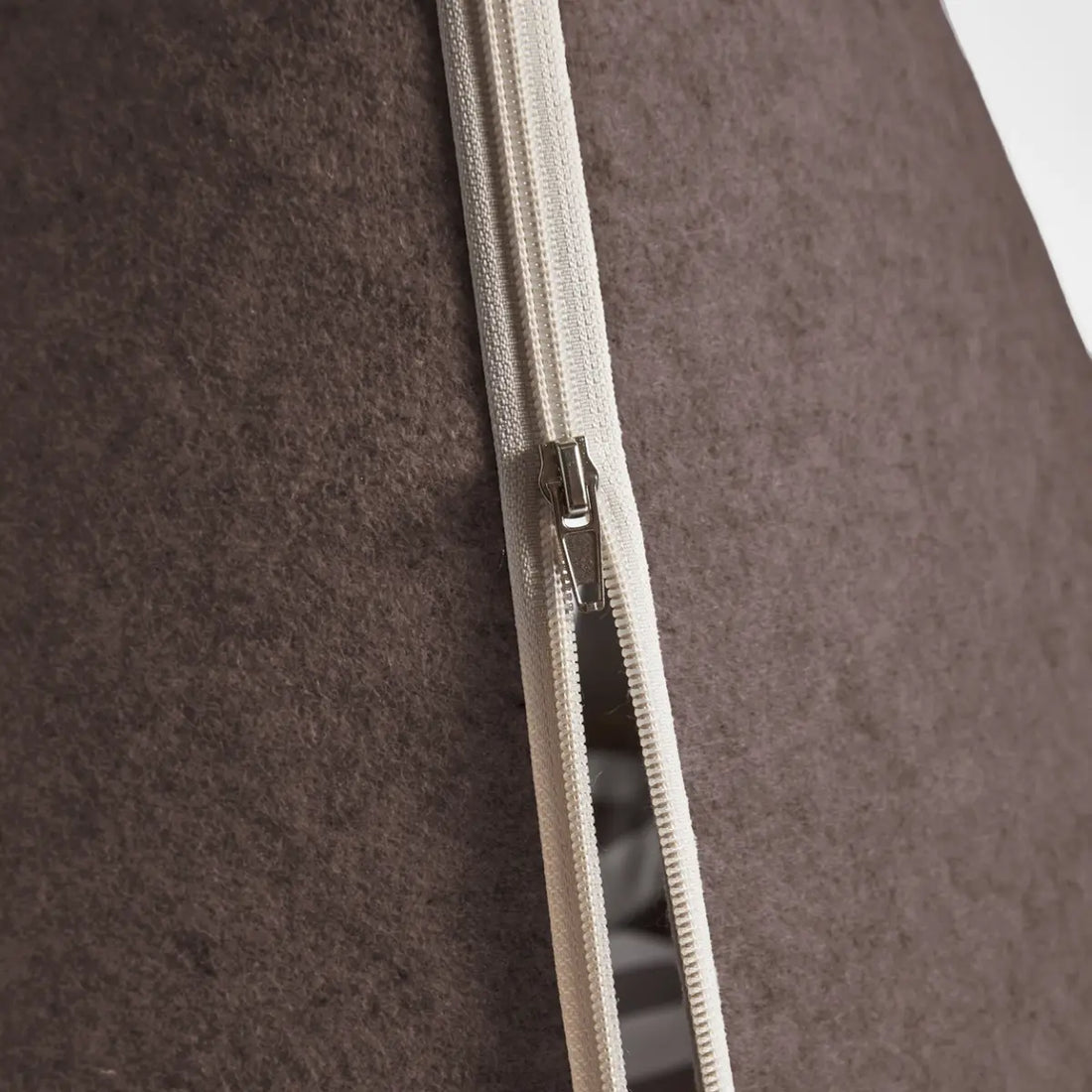 Nooee Pet Cave // Dog cave with inner cushion (brown)