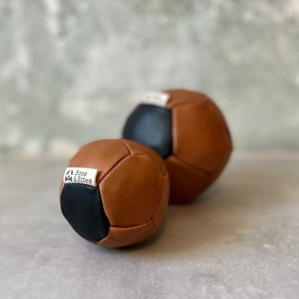 Bone & Bites, Alfred // Sustainable leather ball
