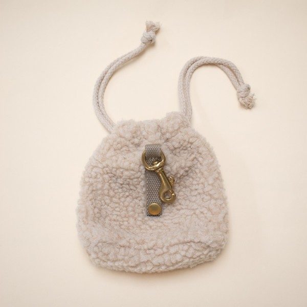 Pre-order Drew's Dogwear Teddy // Recycled Sherpa treat bag (beige)