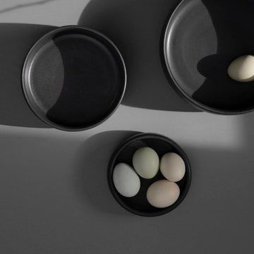 OLE HYVÄ MIDNIGHT // Handmade ceramic dog bowl (mat black)