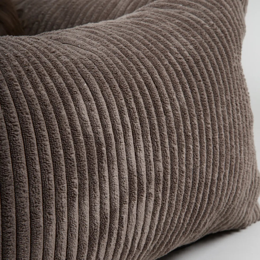 Nordog Oscar // Velour dog bed with memory foam (mocca)