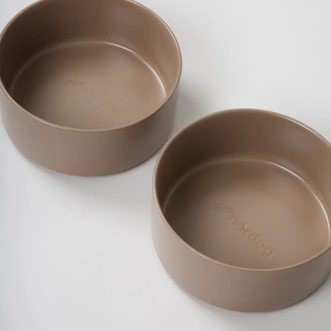 Nordog Oli // Ceramic dog bowl with non-slip bottom (cocoa)