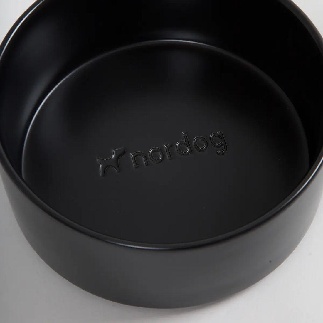 Nordog Oli // Ceramic dog bowl with non-slip bottom (black)
