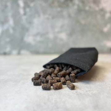 Rauh! Pork-Bilberry Treat // Crispy treats with pork and blueberries