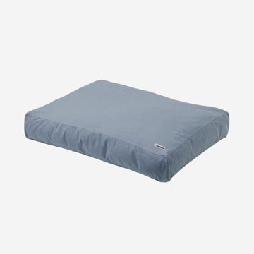 Tadazhi Tobine // Dansk designet pude til små- og mellemstore hunde (faded blue)