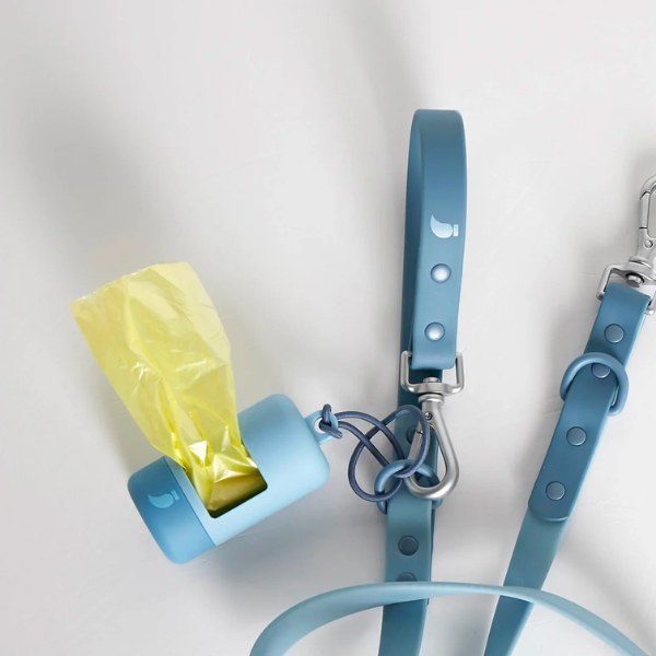 The Painters Wife // Poop bag dispenser (blue)