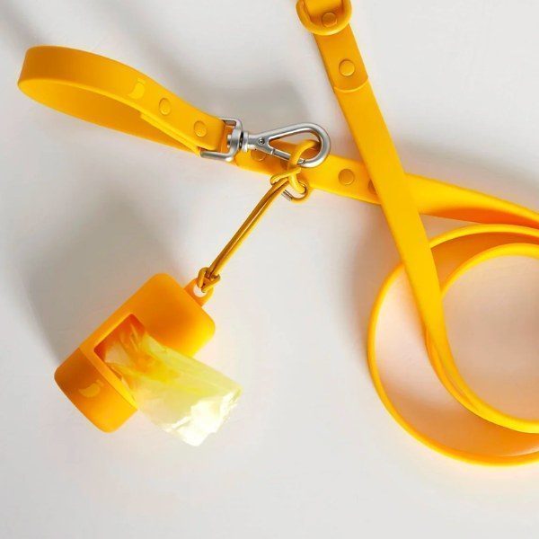 The Painters Wife // Poop bag dispenser (yellow)