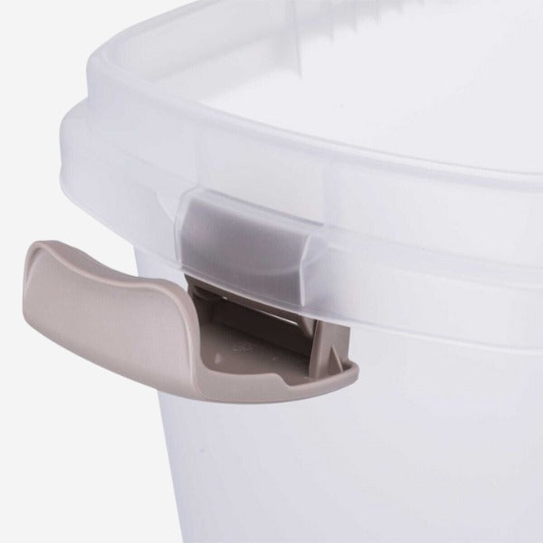 Dog food container // Airtight food container with lid (semi-transparent)