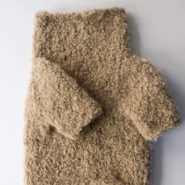 WEAR FIFI Teddy Sweater // Håndstrikket sweater i uld-bouclé (beige)