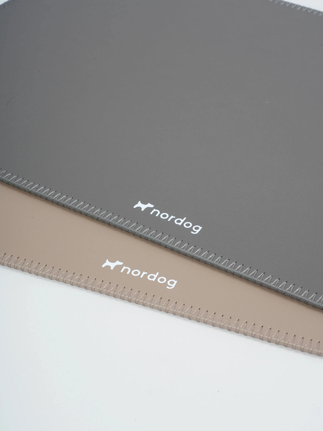 Nordog Placemat // Lille underlag til hundeskåle (mørkegrå)