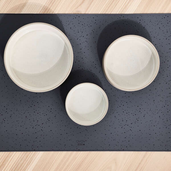 OYOY Koko Large // Silicone mat for dog bowls (black)
