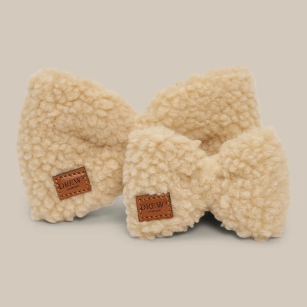 Drew's Dogwear Teddy // Fluffy bow tie for dog collar (beige)