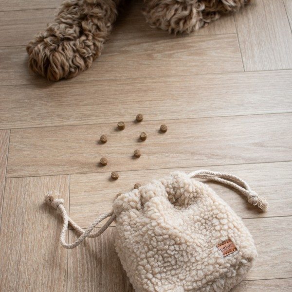 Pre-order Drew's Dogwear Teddy // Recycled Sherpa treat bag (beige)