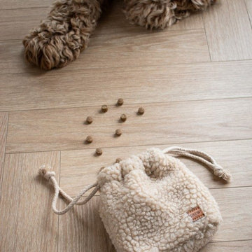 Pre-order Drew's Dogwear Teddy // Recycled Sherpa treat bag (beige)