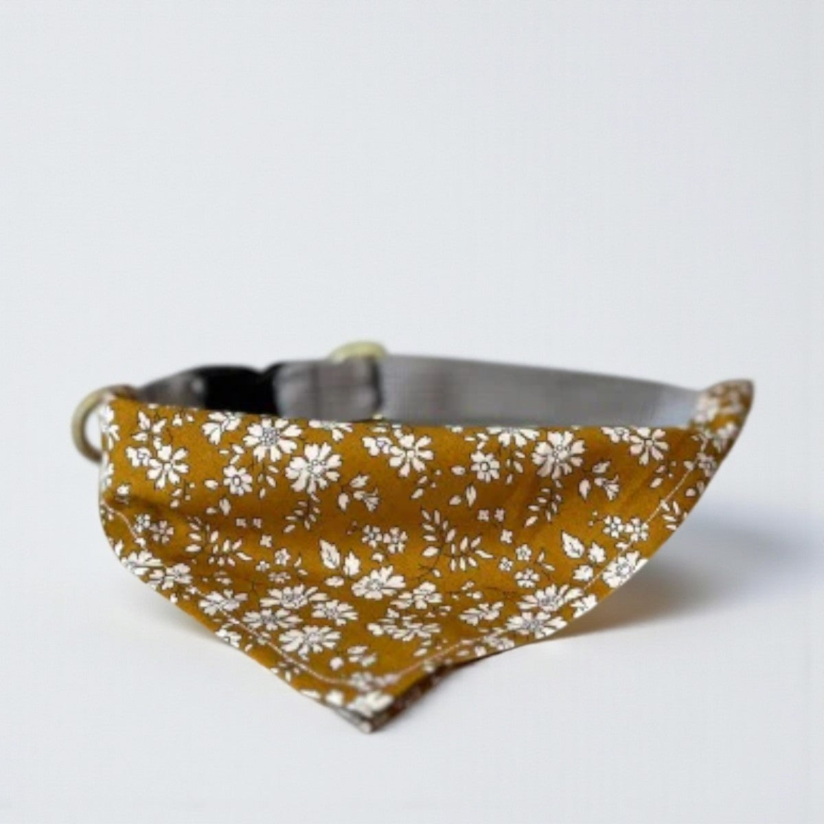 Hundekollektivet // Adjustable Bandana Collar (Liberty Curry)