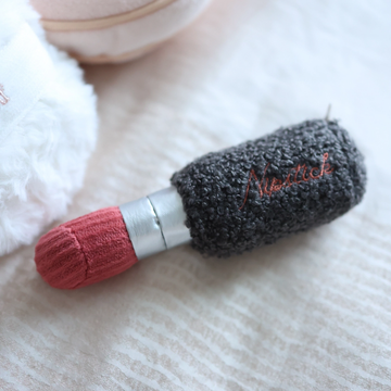 Lambwolf Lipstick // Aktivitetslegetøj med 'piv'