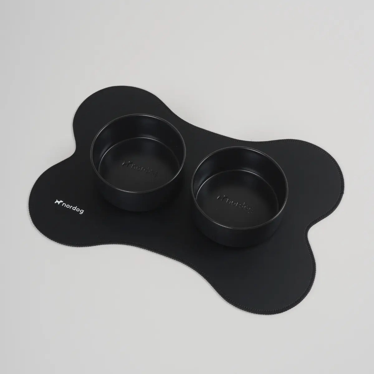 Nordog Placemat Bone // Vandtæt underlag til hundeskåle (sort)