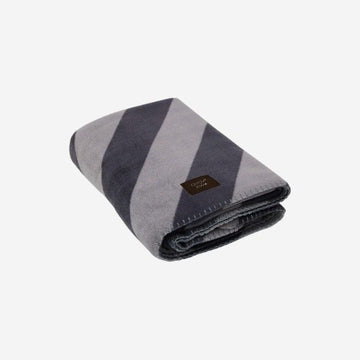 OYOY Kaya // Soft fleece dog blanket (black/grey)