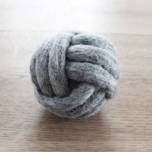 Wooldot // Braided ball in 100% New Zealand wool felt (1 pcs)