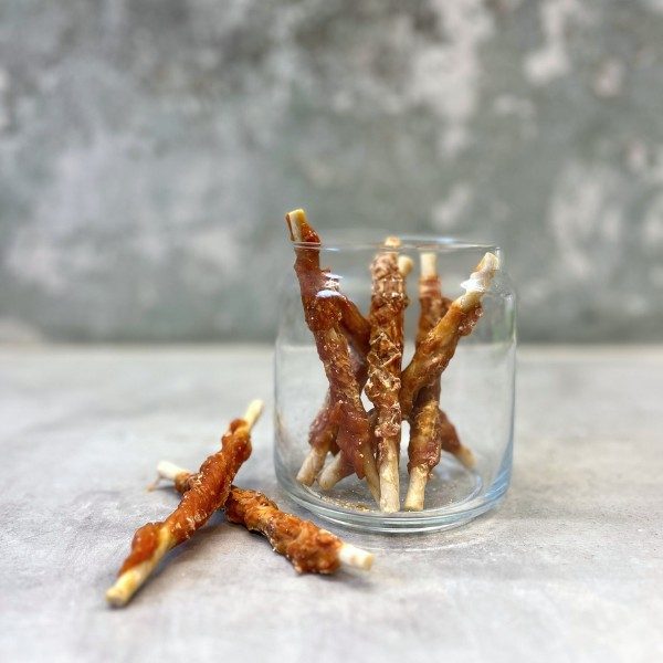 Woolf Twister // Chewing snack with beef skin and chicken