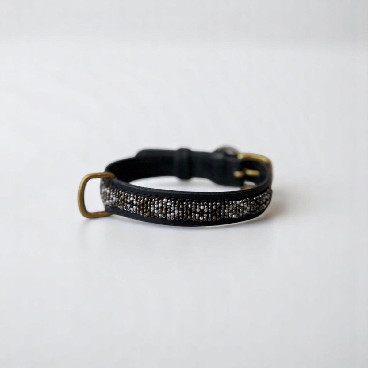 Zinj Ombina Black // Håndlavet hundehalsbånd med perler